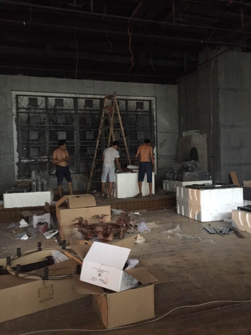 灯具安装施工现场